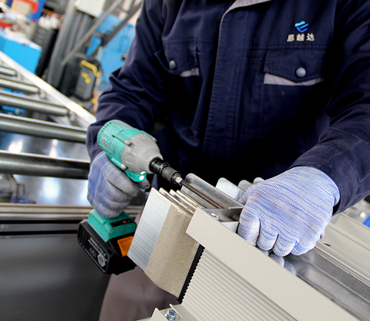 不銹鋼電纜橋架是一種用于支持和保護電纜的設備